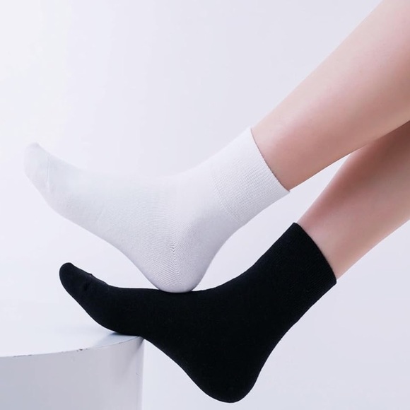 NWT Women’s Black and White Ankle Socks 5 pair Set Size 5-9 - Picture 2 of 4